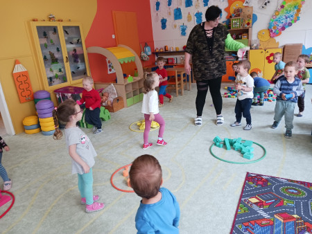 Povídáme si o našem městě Sokolov, procházíme místa, která se nám líbí, podporujeme pozitivní vztah k místu, kde žijeme