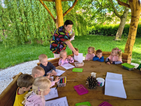 Užíváme si zábavné dopoledne plné soutěží, tance a dobrot =)