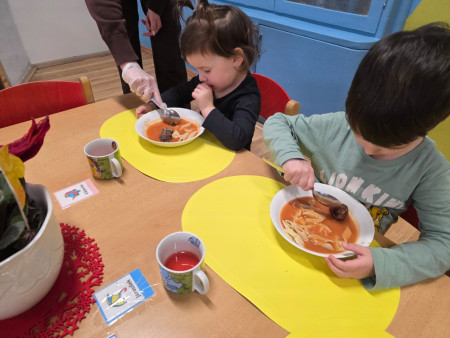 Paní kuchařky nám připravily výborné MENU