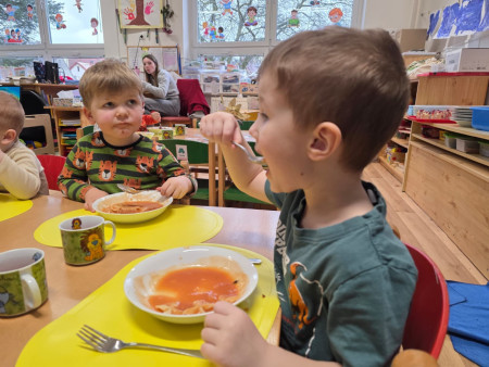 Paní kuchařky nám připravily výborné MENU