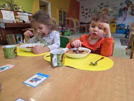 Paní kuchařky nám připravily výborné MENU